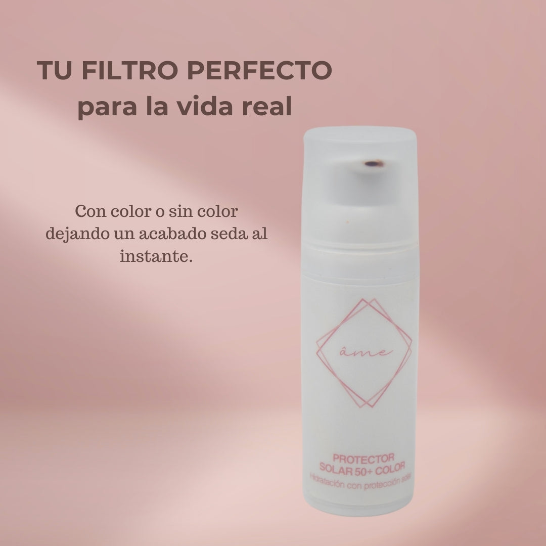 Textura de rápida absorción con un acabado seda, efecto buena cara. Sin trazas blancas. Protege tu piel y reduce los signos de la edad, con ácido Hialurónico, colágeno y jojoba. Apto para pieles grasas. Fórmula con y sin color. ¡Tu filtro perfecto para la vida real!